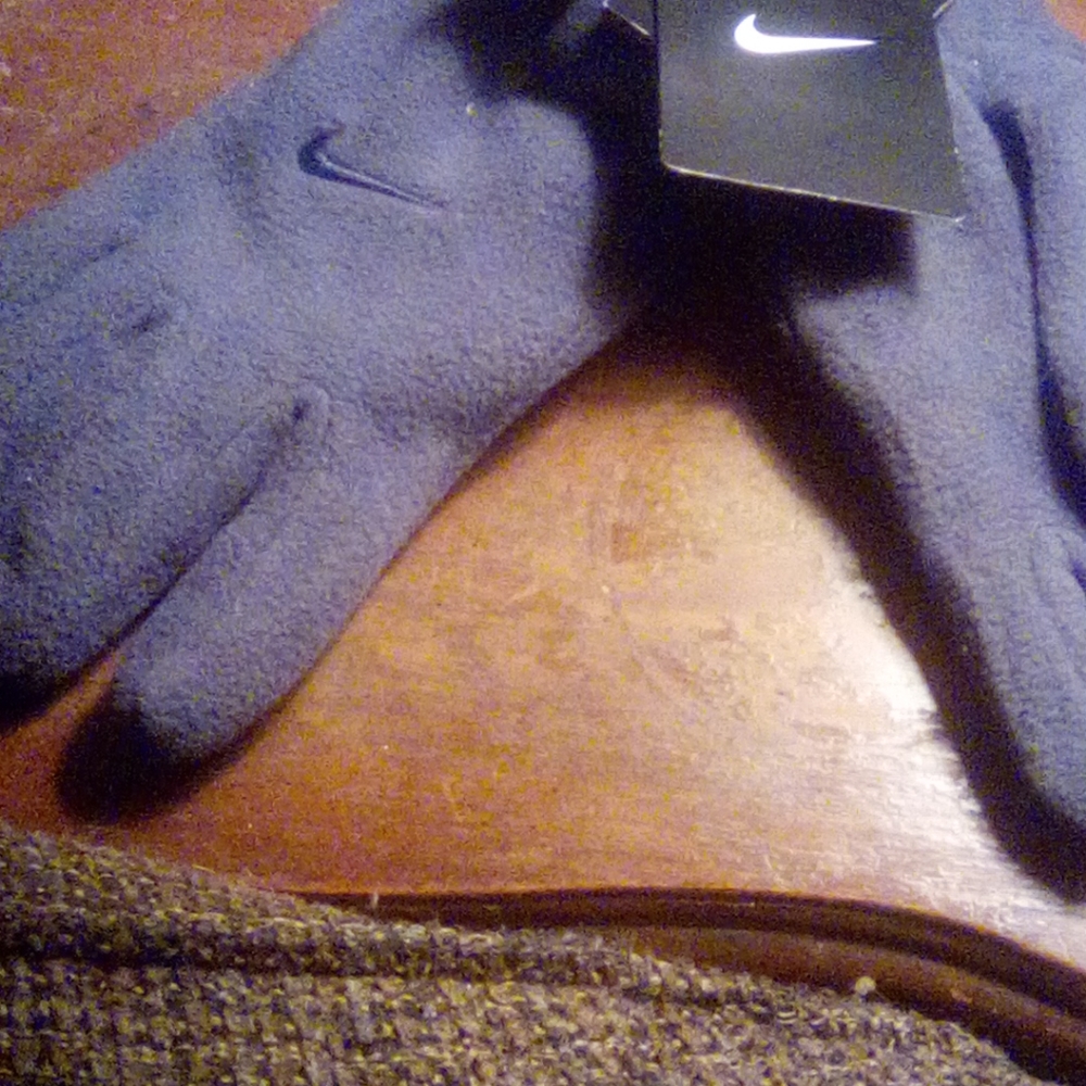 Gloves - Picture 2 of 6